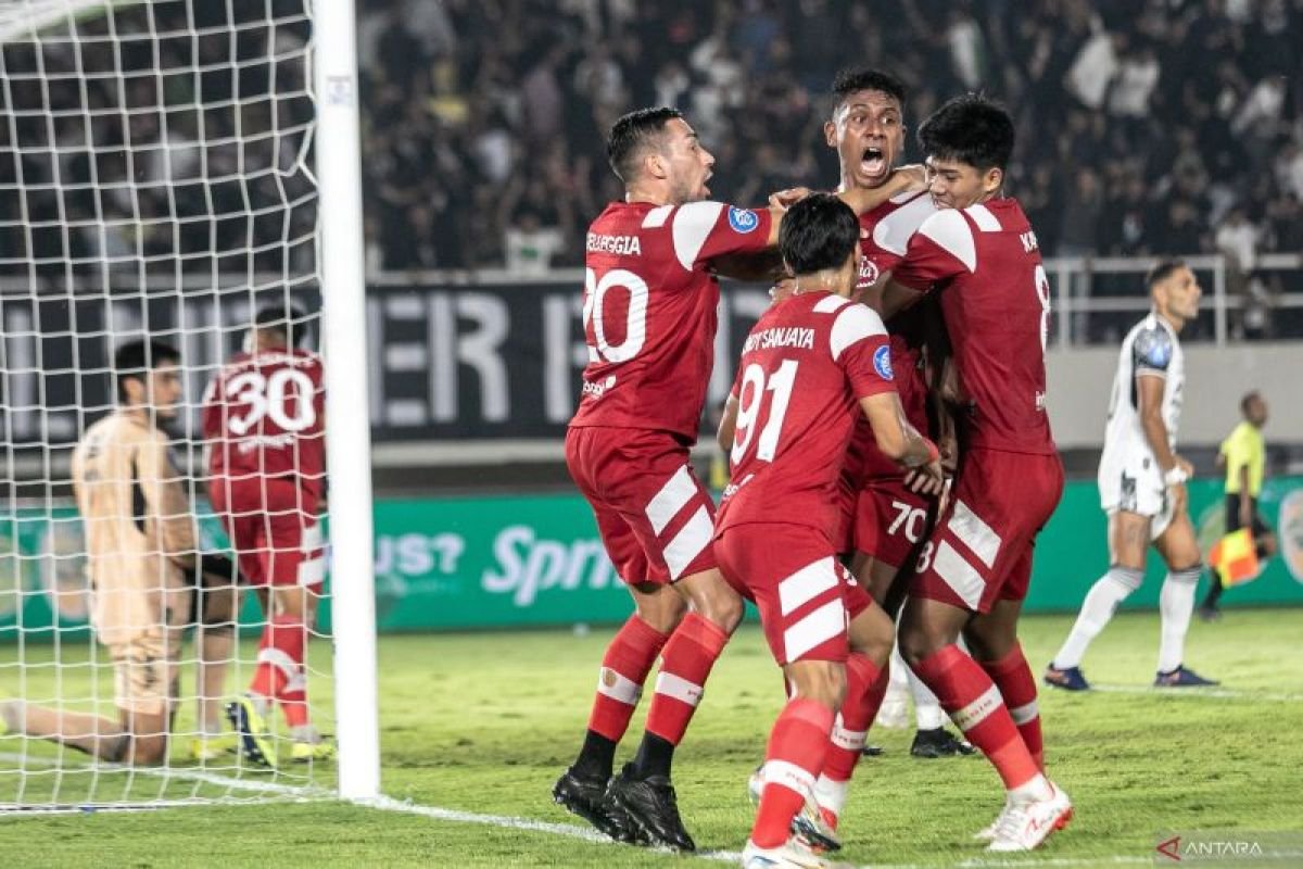 Tentu! Berikut adalah beberapa alternatif judul:

1. "Persis Solo Manfaatkan Waktu Jeda Kompetisi untuk Mempercepat Pemulihan"
2. "Pemulihan Optimal: Strategi Persis Solo Selama Masa Jeda Kompetisi"
3. "Persis Solo Ambil Langkah Pemulihan di Masa Jeda Kompetisi"
4. "Masa Jeda: Kesempatan Persis Solo untuk Fokus pada Pemulihan"
5. "Persis Solo Gunakan Waktu Jeda Kompetisi untuk Meningkatkan Kondisi Tim"

Silakan pilih yang paling sesuai atau gunakan sebagai inspirasi!