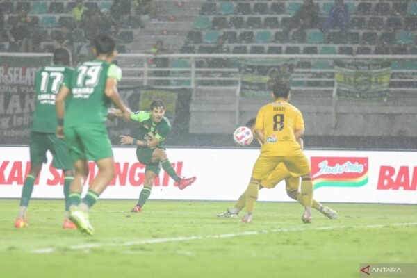 Persebaya Bertekad Menang Tanpa Kehadiran Paul Munster Persebaya Bertekad Menang Tanpa Kehadiran Paul Munster