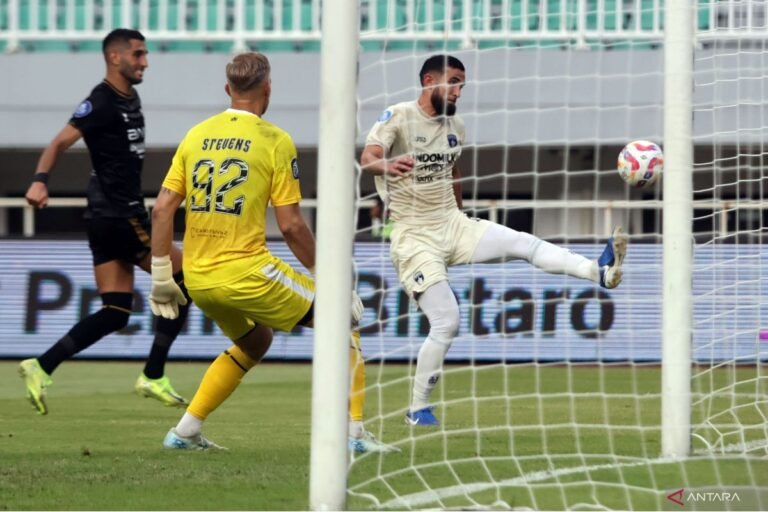 Berikut adalah beberapa alternatif judul untuk topik “Lefundes ingin berikan kesempatan kepada semua pemain Persita”:

1. “Lefundes Berkomitmen untuk Memberikan Kesempatan kepada Setiap Pemain Persita”
2. “Strategi Lefundes: Kesempatan Merata bagi Semua Pemain Persita”
3. “Pelatih Lefundes Dukung Rotasi Pemain di Persita”
4. “Kesempatan Emas untuk Semua: Visi Lefundes untuk Pemain Persita”
5. “Kolaborasi Tim: Lefundes Ingin Semua Pemain Persita Terlibat”
6. “Lefundes Mendorong Partisipasi Semua Pemain di Persita”

Silakan pilih salah satu atau gunakan sebagai inspirasi untuk membuat judul yang sesuai!