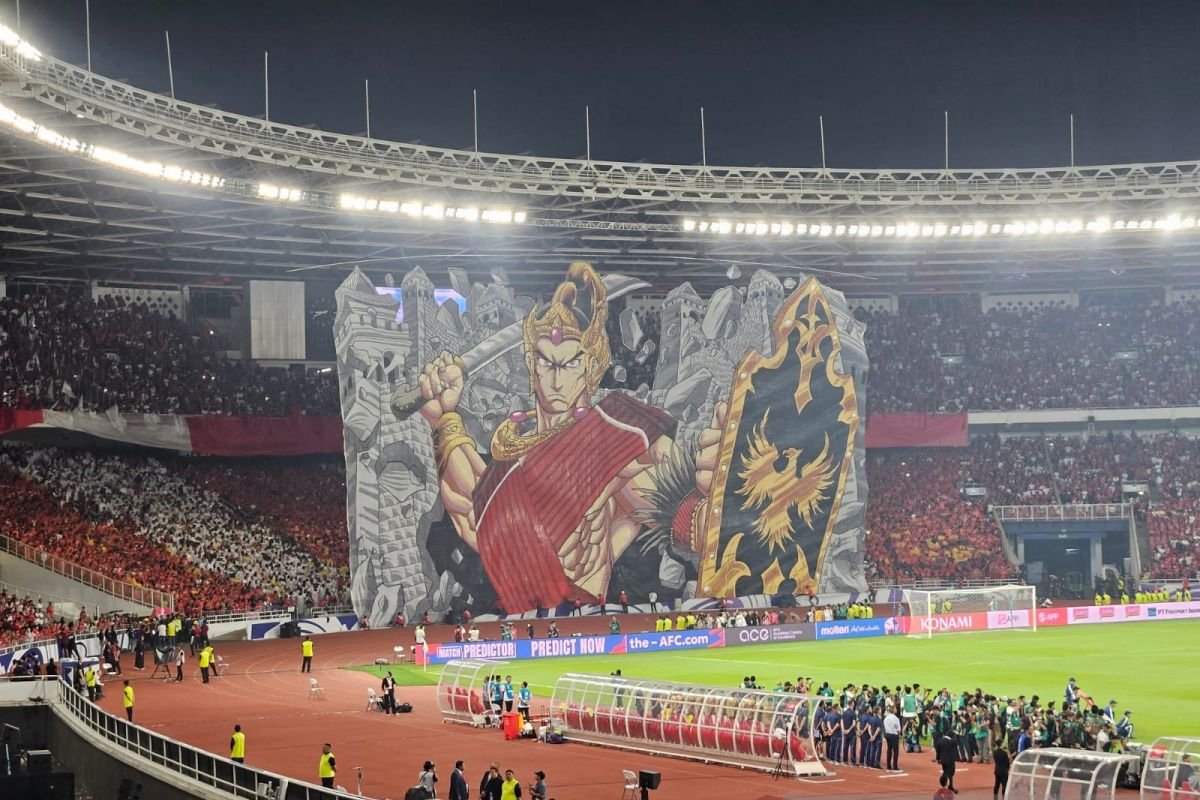Sure! Here are some alternative titles for "Koreografi Berhias Tifo Pendekar Wayang Warnai Laga Indonesia vs China":

1. "Tifo Pendekar Wayang: Koreografi Mewarnai Pertarungan Indonesia vs China"
2. "Laga Mendebarkan: Koreografi Tifo Pendekar Wayang Indonesia vs China"
3. "Kreativitas Tifo: Mempersembahkan Wayang dalam Duel Indonesia vs China"
4. "Penampilan Memukau: Koreografi Tifo Pendekar Dalam Laga Indonesia dan China"
5. "Momen Bersejarah: Tifo Pendekar Wayang di Arena Laga Indonesia vs China"

Feel free to select any of these or let me know if you need more options!