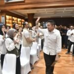 Seskab Teddy Mobilisasi Pegawai Setkab Dukung Timnas Melawan China