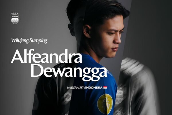 Alfeandra Dewangga Officially Joins Persib Bandung in Team Uniform