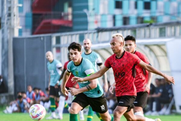 Berikut adalah beberapa alternatif judul untuk "Persik Optimalkan Tim dengan Uji Coba":

1. "Persik Tingkatkan Kualitas Tim Melalui Uji Coba"
2. "Uji Coba: Langkah Persik Dalam Memaksimalkan Potensi Tim"
3. "Optimalisasi Tim Persik Melalui Rangkaian Uji Coba"
4. "Persik Lakukan Uji Coba untuk Memperkuat Tim"
5. "Strategi Uji Coba Persik untuk Meningkatkan Performa Tim"
6. "Persik Siapkan Timnya dengan Uji Coba yang Terencana"
7. "Maksimalkan Performa: Uji Coba Tim Persik"
8. "Persik Berupaya Optimal: Uji Coba sebagai Solusi"

Semoga membantu!