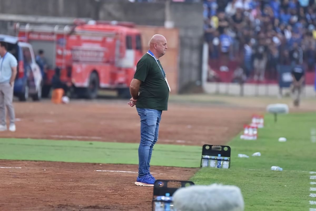 Bojan Hodak Soroti Lini Depan Persib Setelah Hasil Imbang Melawan PSIM