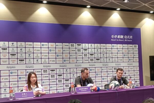 Here are some alternate title suggestions for "Timur Kapadze Siap Latih Timnas Indonesia":

1. "Timur Kapadze Bersiap Memimpin Timnas Indonesia"
2. "Timur Kapadze Siap Ambil Alih Kursi Pelatih Timnas Indonesia"
3. "Kesiapan Timur Kapadze Menjadi Pelatih Timnas Indonesia"
4. "Timur Kapadze: Calon Pelatih Baru Timnas Indonesia"
5. "Dengan Antusiasme, Timur Kapadze Siap Latih Timnas Indonesia"
6. "Timur Kapadze Mengungkapkan Kesiapannya Melatih Timnas Indonesia"
7. "Misi Timur Kapadze: Memperkuat Timnas Indonesia"
8. "Timur Kapadze: Pelatih Baru yang Siap Membangun Timnas Indonesia" 

Feel free to mix and match elements from these suggestions!