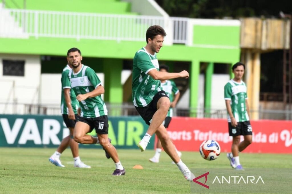 Berikut adalah beberapa alternatif judul untuk "PSMS Medan Usung Misi Curi Poin dari Persekat Tegal":

1. "PSMS Medan Targetkan Poin Penuh dari Persekat Tegal"
2. "Misi Penambahan Poin: PSMS Medan Hadapi Persekat Tegal"
3. "PSMS Medan Berambisi Curi Poin Saat Bertamu ke Persekat Tegal"
4. "Pertarungan Seru: PSMS Medan Berusaha Raih Poin di Markas Persekat Tegal"
5. "PSMS Medan Siap Tantang Persekat Tegal untuk Misi Curi Poin"
6. "Melawan Persekat Tegal, PSMS Medan Berharap Raih Poin Berharga"
7. "Misi Penuh Motivasi: PSMS Medan Incar Poin dari Laga Melawan Persekat Tegal"

Silakan pilih salah satu yang paling sesuai atau modifikasi lebih lanjut jika diperlukan!