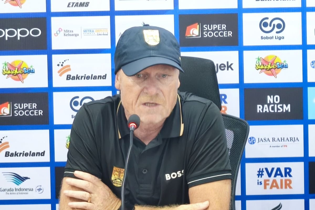 Berikut adalah beberapa alternatif judul untuk "Persis Solo Terus Lakukan Perbaikan Jelang Hadapi Persib Bandung":

1. "Persis Solo Tingkatkan Kesiapan Menjelang Pertandingan Melawan Persib Bandung"
2. "Persis Solo Fokus Perbaikan Tim Sebelum Duel dengan Persib Bandung"
3. "Persis Solo Intensifkan Latihan Jelang Pertarungan Melawan Persib Bandung"
4. "Persis Solo Siap Tempur: Persiapan Maksimal Hadapi Persib Bandung"
5. "Persis Solo Lakukan Pembenahan Strategi Menjelang Pertemuan dengan Persib Bandung"

Silakan pilih salah satu atau kombinasi dari beberapa judul di atas!