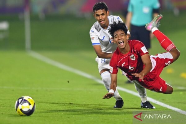 Certainly! Here are some alternative titles based on "Evandra Florasta: Pengetahuan terbaik datang dari pengalaman":

1. "Evandra Florasta: Wisdom Gained Through Experience"
2. "Evandra Florasta: The Best Insights Come from Life Lessons"
3. "Evandra Florasta: Learning Through Life's Journey"
4. "Evandra Florasta: Experience as the Key to Knowledge"
5. "Evandra Florasta: Insights Born from Experience"
6. "Evandra Florasta: The Power of Knowledge Through Experience"
7. "Evandra Florasta: Life’s Best Lessons Through Experience"
8. "Evandra Florasta: The Journey of Knowledge and Experience"
9. "Evandra Florasta: Discovering Wisdom Through Experience"
10. "Evandra Florasta: Lessons Learned from Life's Experiences"

Feel free to let me know if you need more options or a specific style!